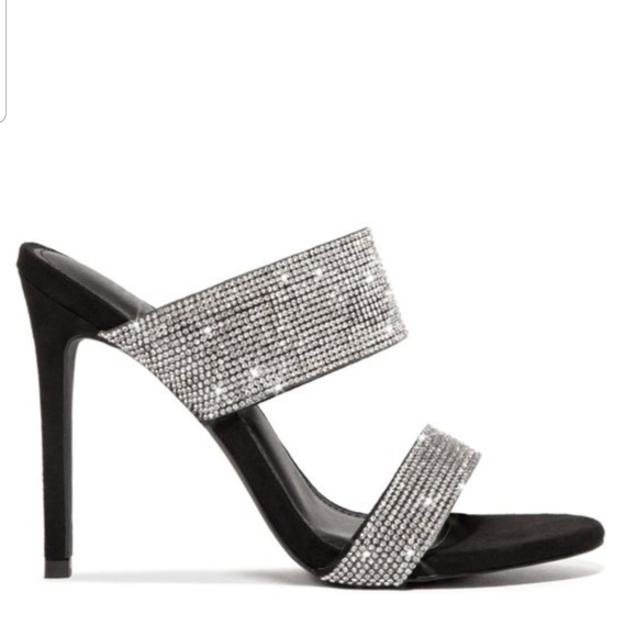 Sandals - Picture 1 of 2